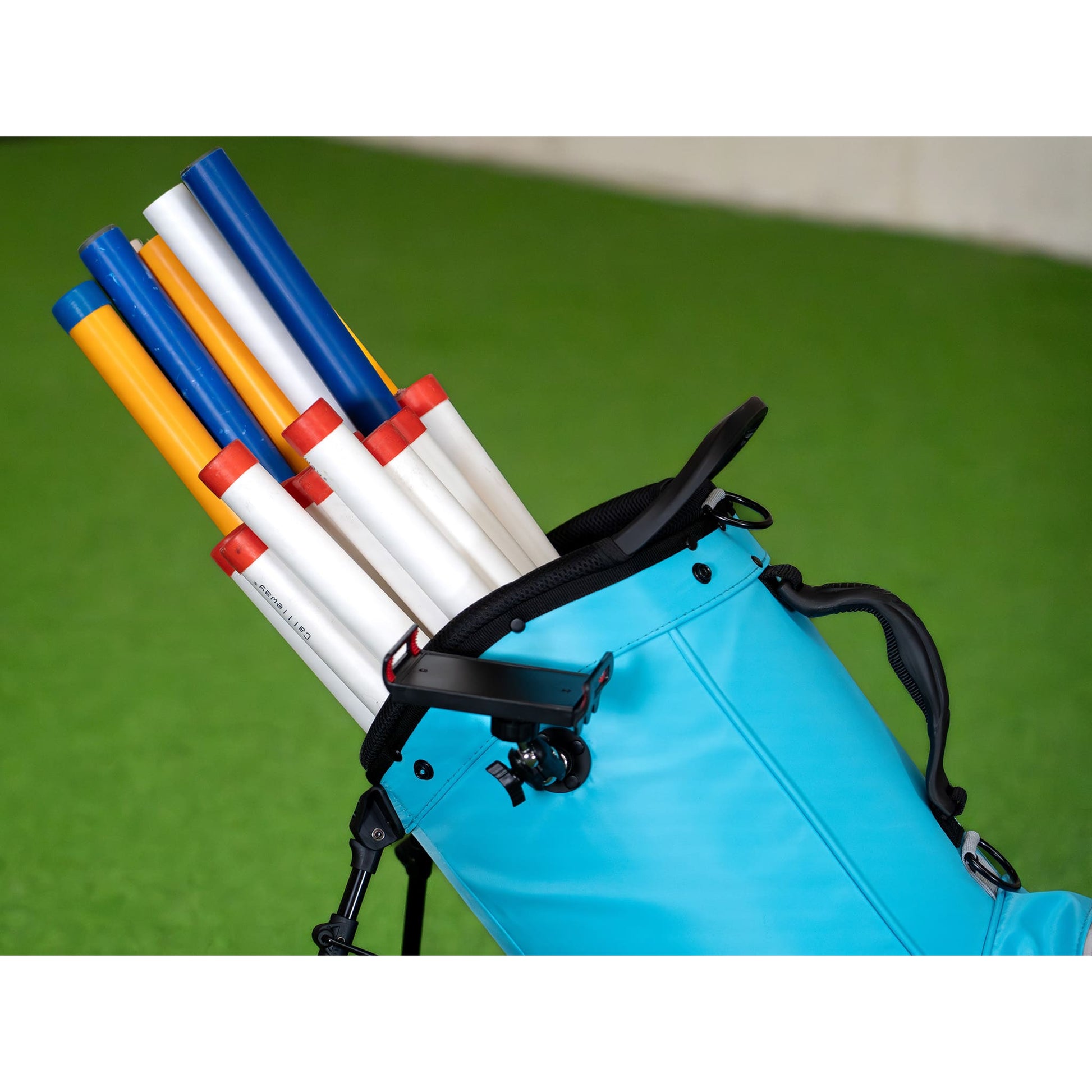 Callieway Agility Tasche mit transportierten Trainingsstangen