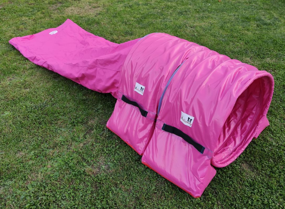 Detailansicht des Callieway Agility Tunnels Fuchsia
