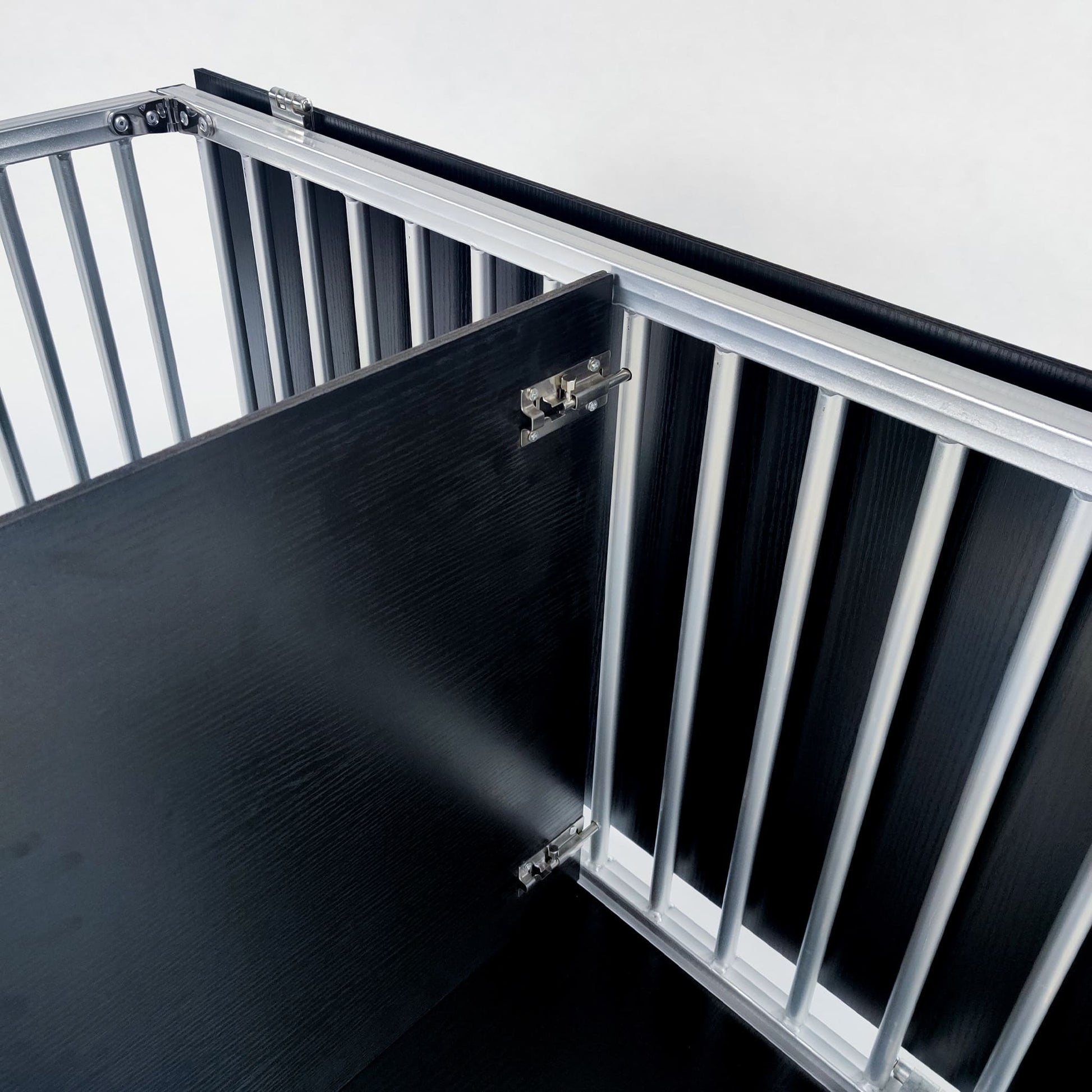 Tür der Callieway Twin Aluminium Hundebox