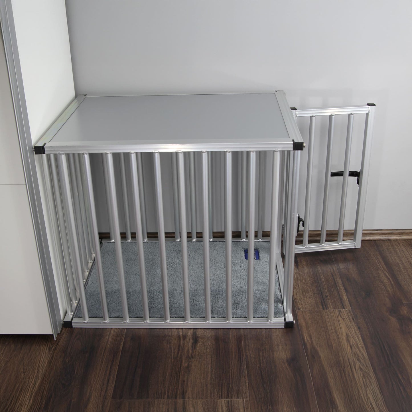 Callieway Aluminium Hundekäfig XXL im Büro