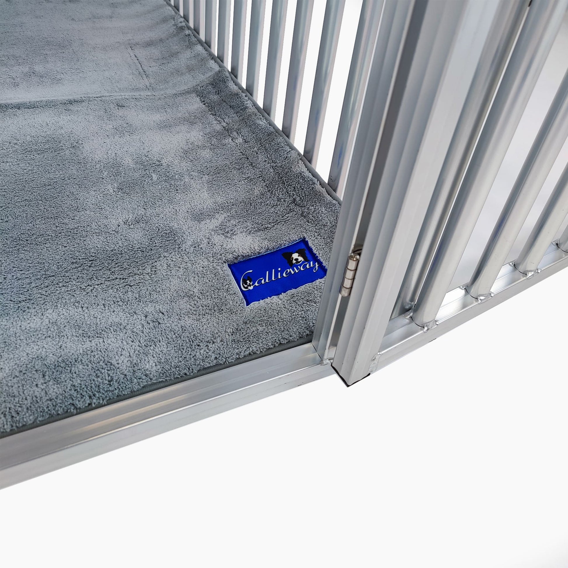 Detailaufnahme der Aluminium Hundebox XXL von Callieway