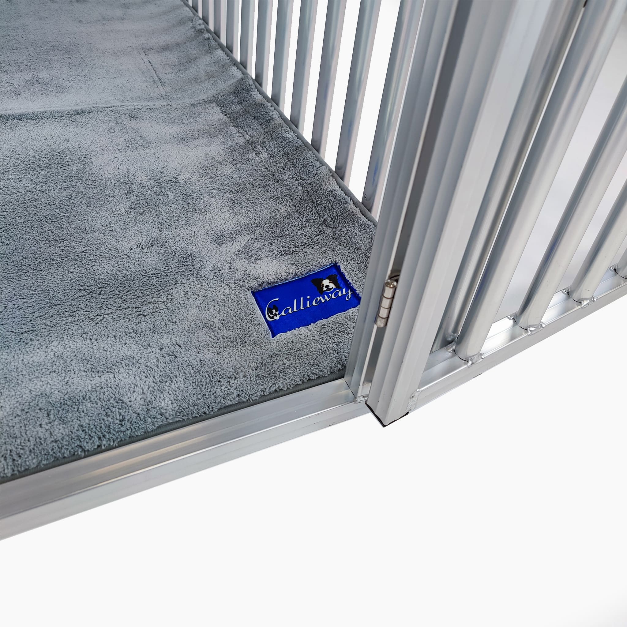 Detailaufnahme der Aluminium Hundebox XXL von Callieway