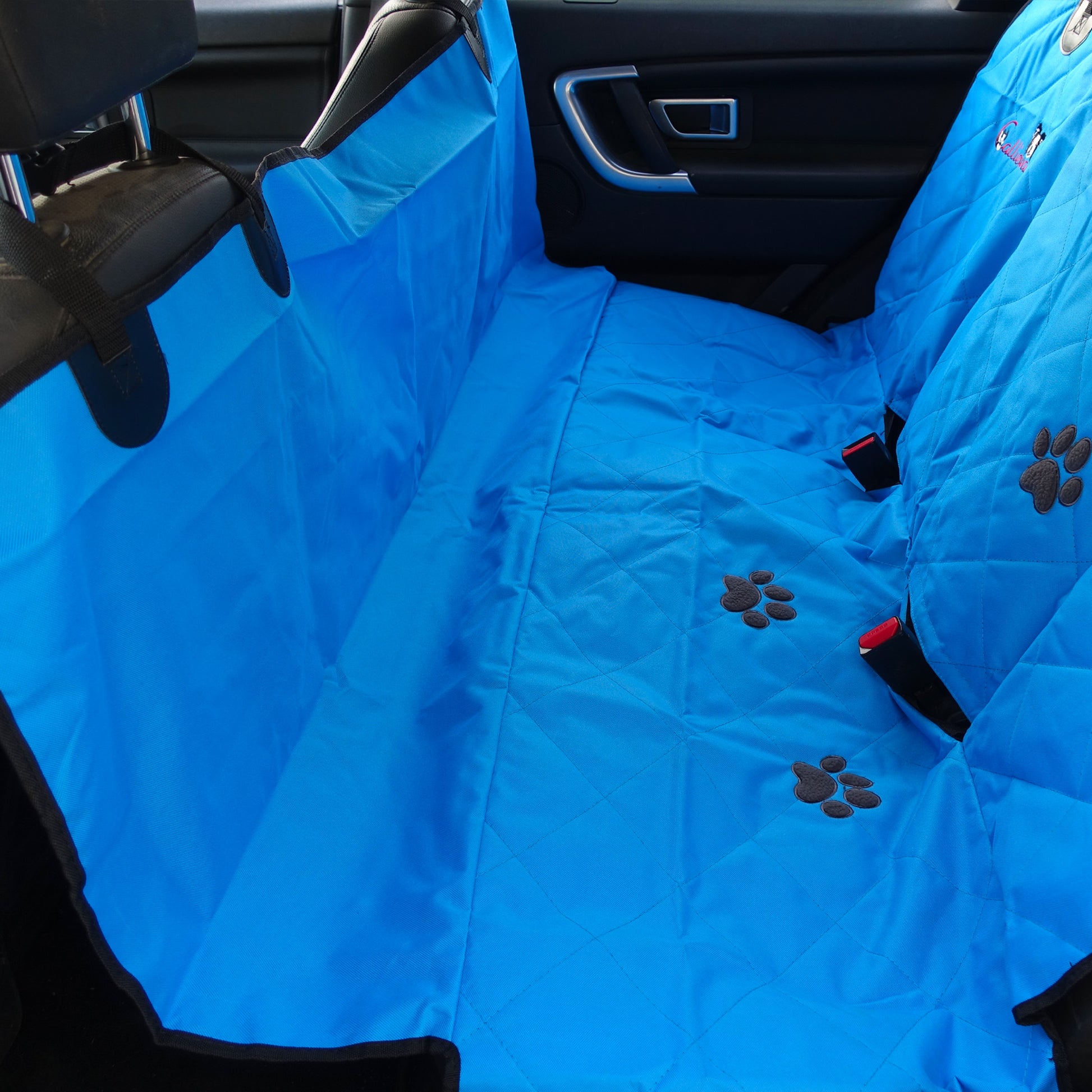 Callieway Schutzdecke für Hunde auf der Rückbank