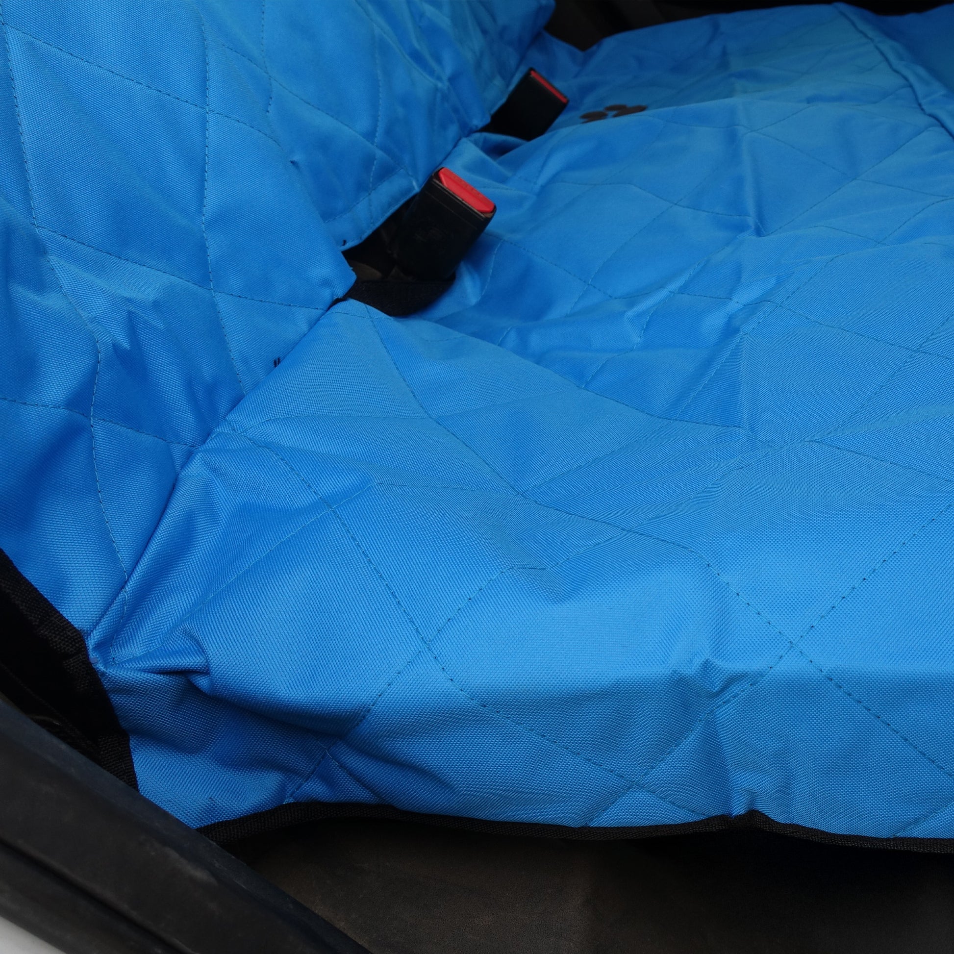 Callieway Schutzdecke für Hunde auf der Rückbank