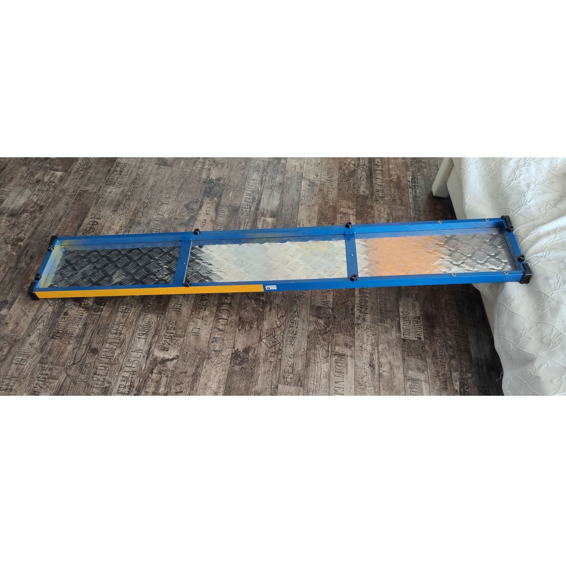 Hund trainiert auf Callieway Balance Board