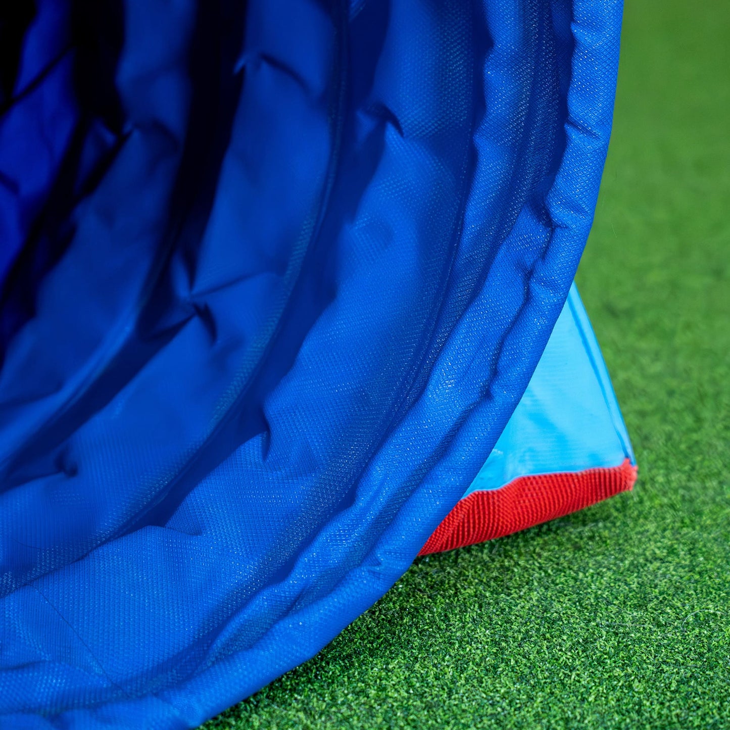 Innenansicht des Callieway FullGrip Agility Tunnels Blau 6 m