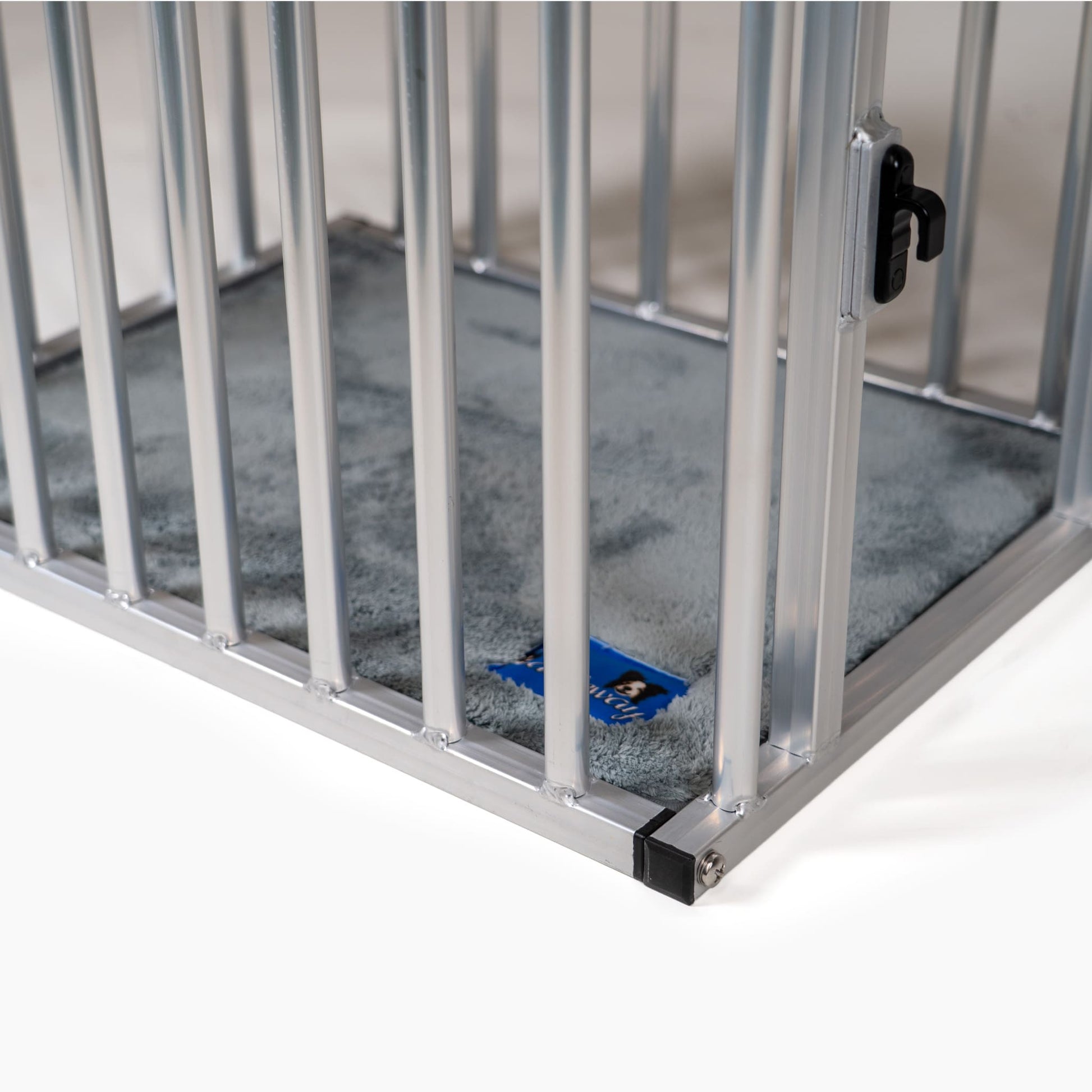 Callieway Hunde Liegematte in Aluminium Hundebox