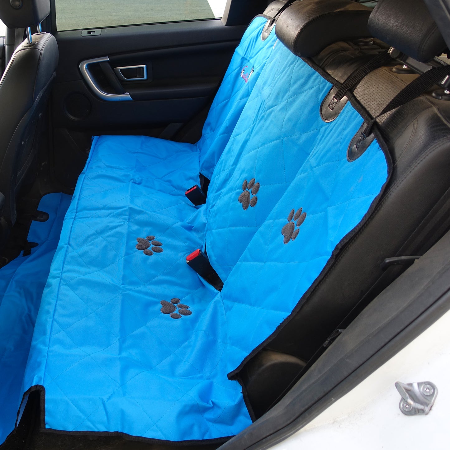 Callieway Auto Hundedecke auf Rückbank montiert