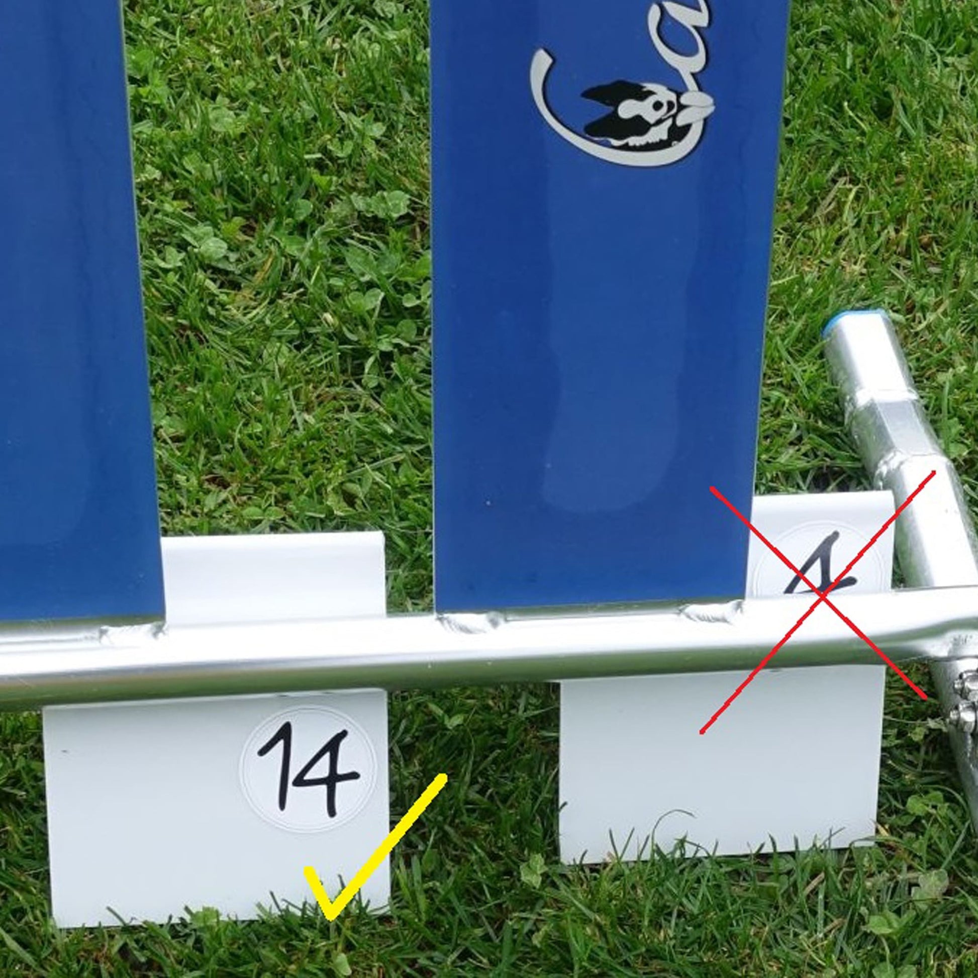 Detailaufnahme einer Callieway Parcoursnummer schwarz