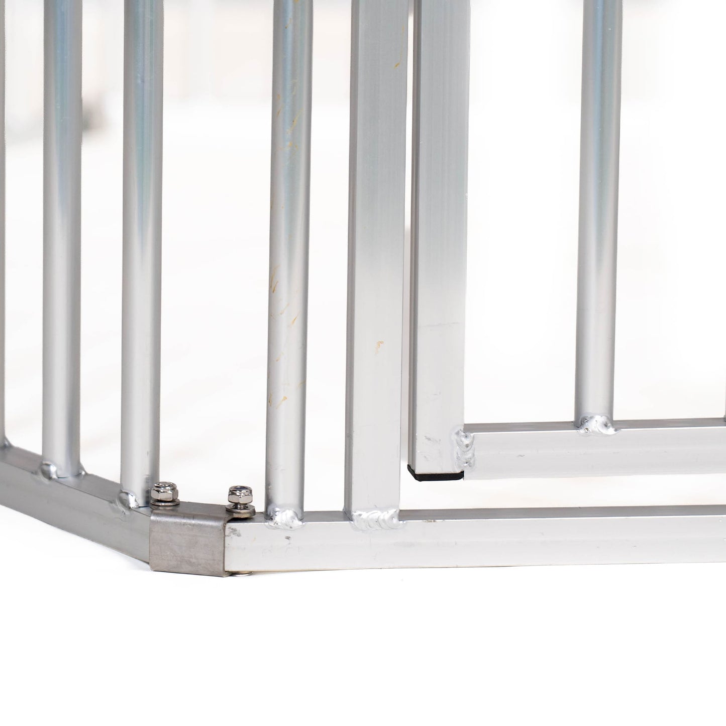 Callieway Aluminium Freilaufgehege Panel zusammengeklappt, platzsparende Lagerung