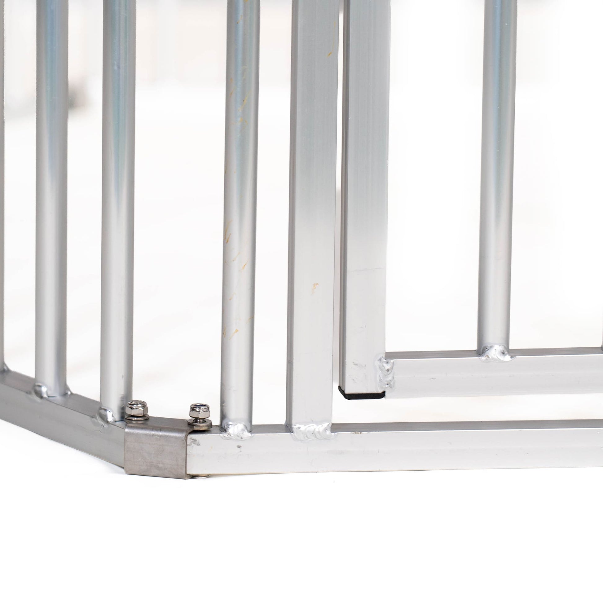 Callieway Aluminium Freilaufgehege Panel zusammengeklappt, platzsparende Lagerung