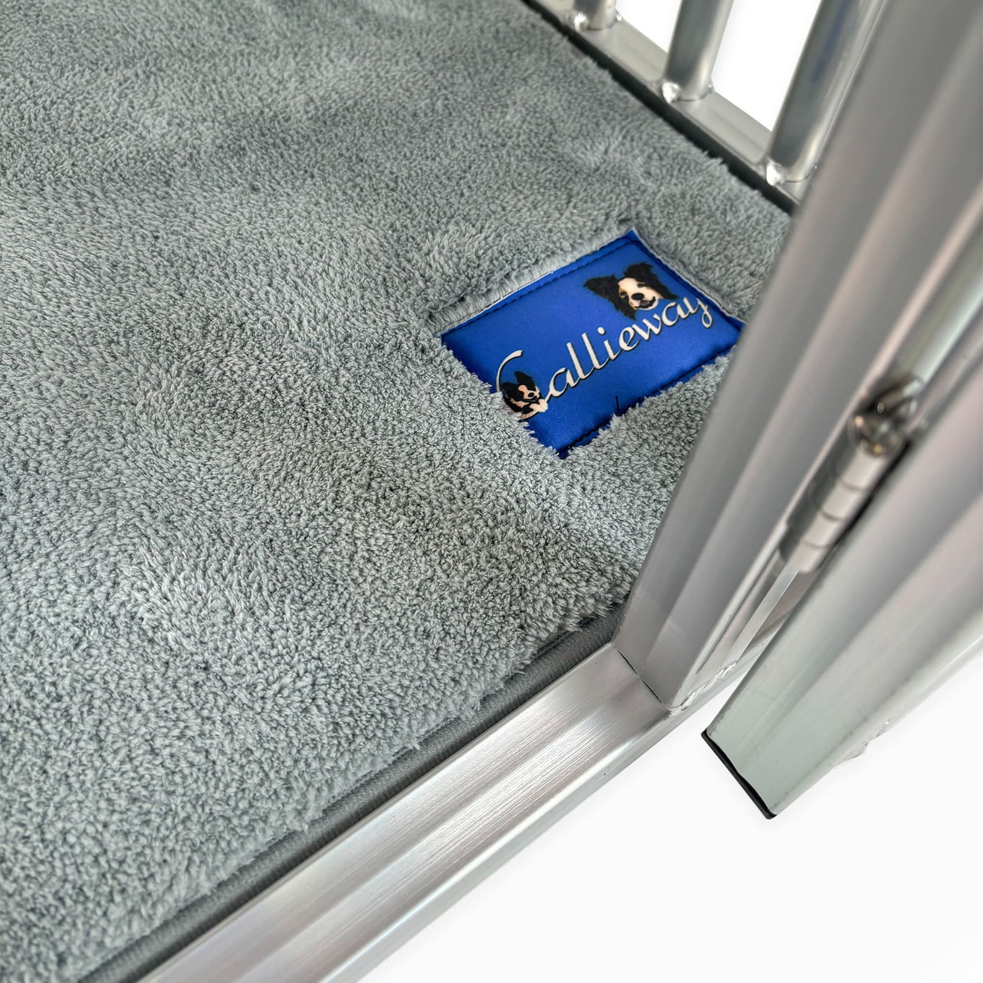 Detailaufnahme des Callieway Aluminium Reise Hundekäfigs