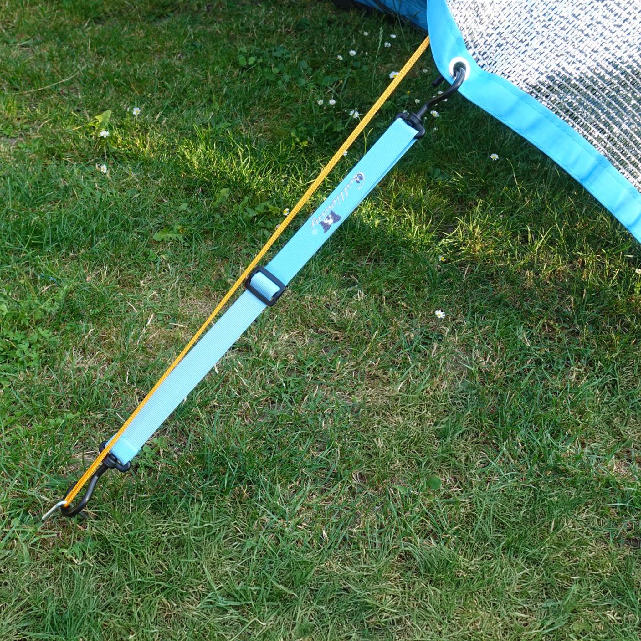 Callieway UV Sonnenschutz beim Aufbau über Agility Tunnel