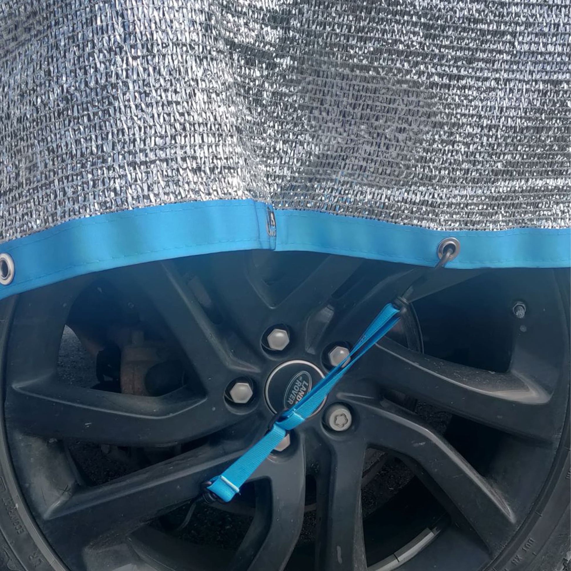 Callieway UV Sonnenschutz über Agility Tunnel montiert