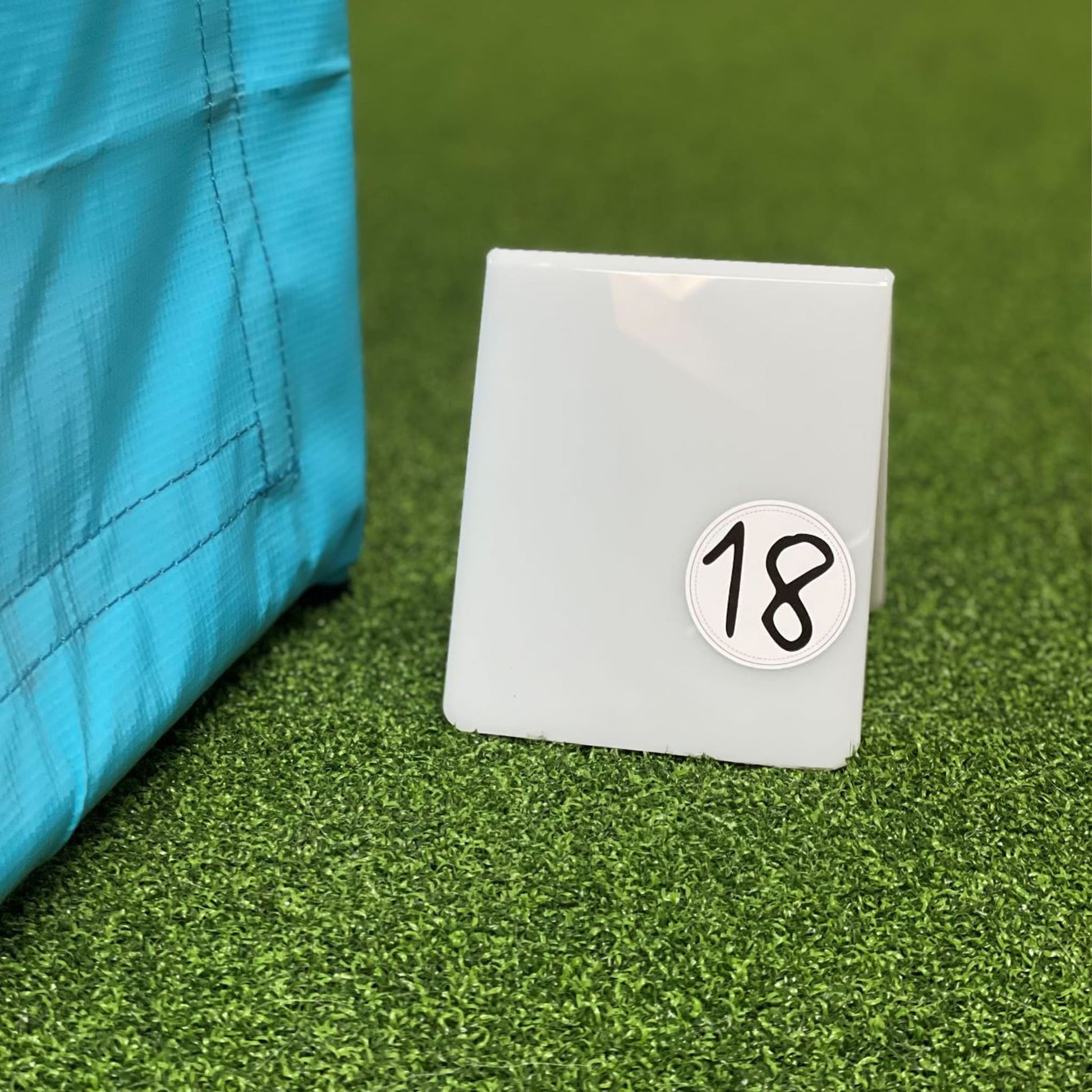 Callieway Parcoursnummern im Hundetraining aufgestellt