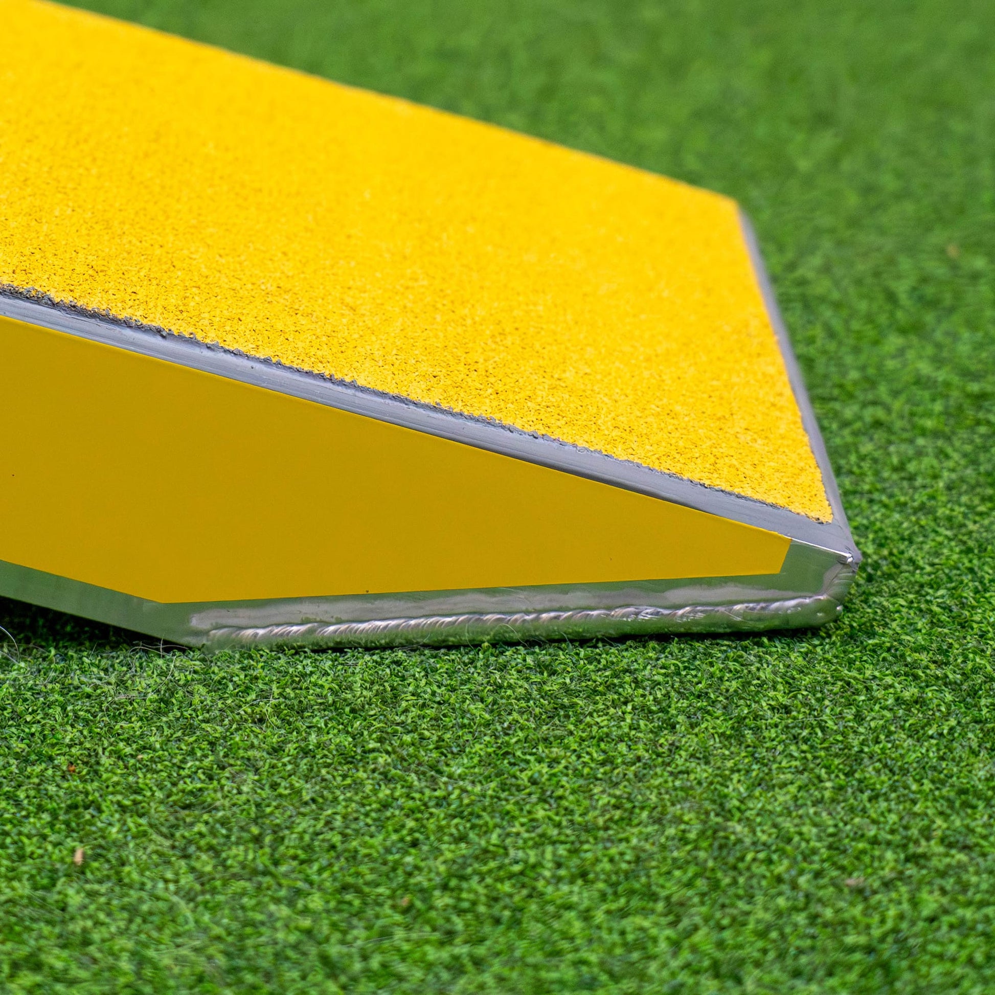 Close-up of yellow contact zone on Callieway dogwalk plank